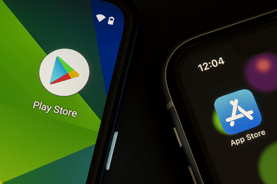 Google Play Store and Apple App Store logos 